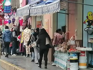 Locatarios culpan a autoridades por incremento el ambulantaje