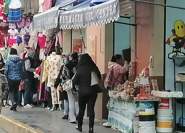 Locatarios culpan a autoridades por incremento el ambulantaje