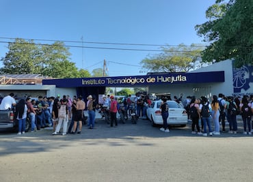 Estudiantes del Tec de Huejutla cierra plantel