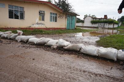 Desborde de bordo natural afecta viviendas en Santiago Tulantepec