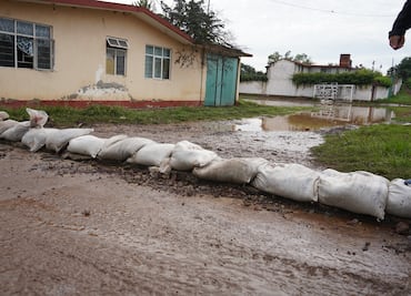 Desborde de bordo natural afecta viviendas en Santiago Tulantepec