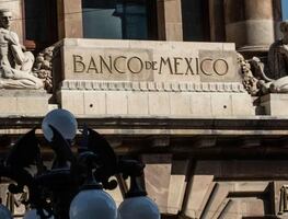 Banxico recorta pronóstico de crecimiento de 0.6% a 0.1% para 2025; destacan “efecto acotado” de aranceles de EU