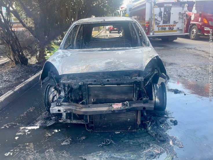 Se incendia vehículo en Tulancingo; no hay personas lesionadas