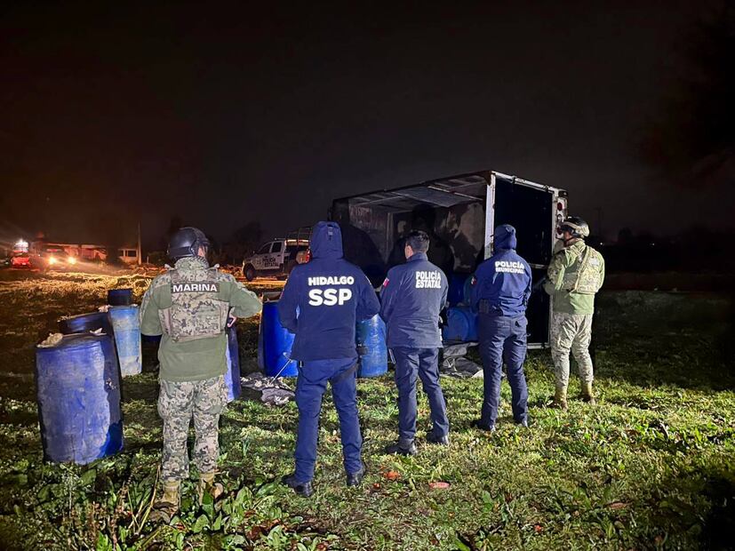 Detienen en Acaxochitlán vehículo con más de 4 mil litros de hidrocarburo robado | Foto: SSPH