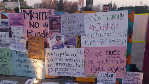 Colectiva feminista de Ixmiquilpan realiza marcha en conmemoración del 8M