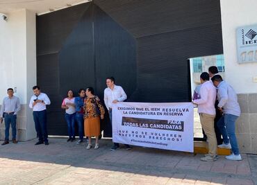 Panistas de Tecozautla se manifiestan en IEE; exigen que se apruebe a su candidata