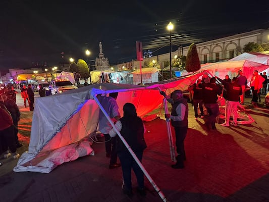 Galería: Retiran a comerciantes de Plaza Constitución