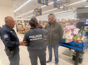 Fardero detenido en Walmart de Pachuca con miles de pesos en lencería