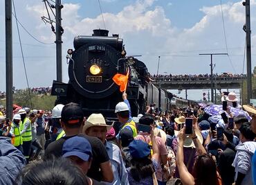 Hidalguenses viajan en el tiempo en un tren de vapor