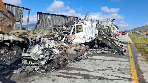  Choque de tráileres provoca incendio y cierre total de la circulación en Arco Norte