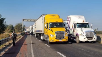 Tras diez horas; transportistas liberan la México-Pachuca; campesinos siguen en Arco Norte  