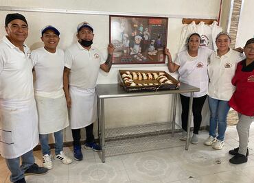 Conservan la tradición de la Rosca de Reyes