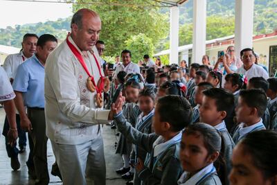 Natividad Castrejón escuchó al sector educativo de Huehuetla