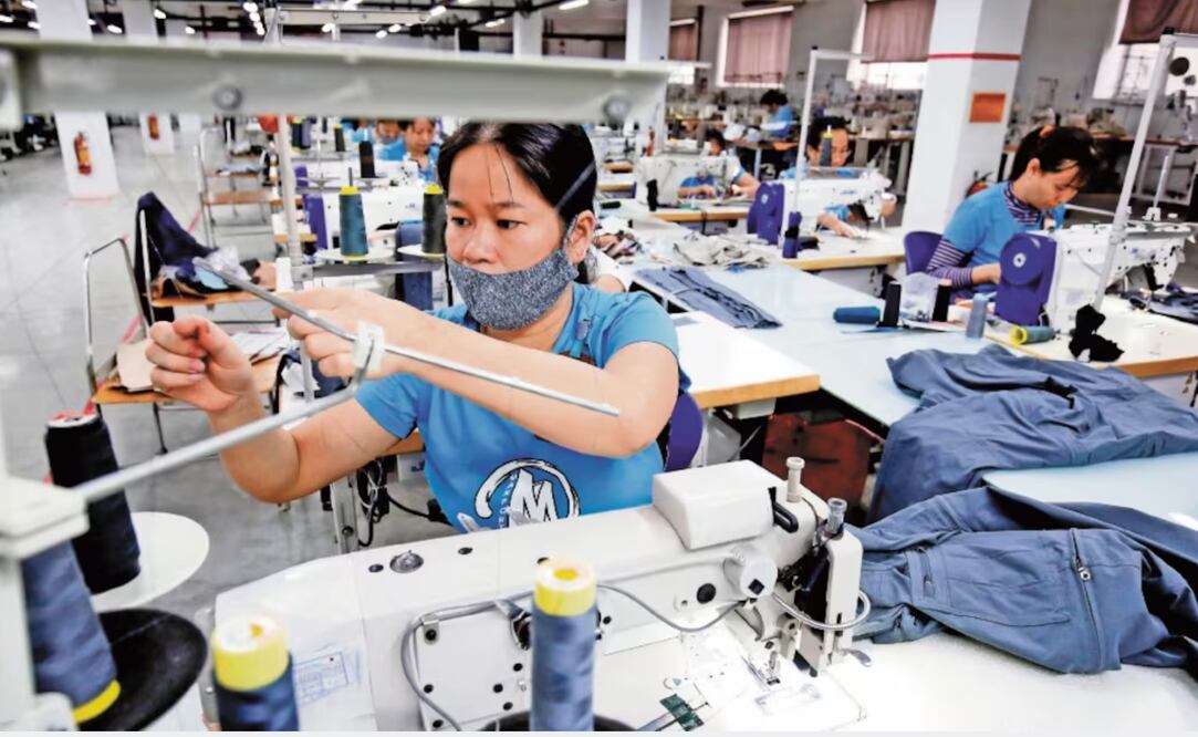 El secretario de Economía, Marcelo Ebrard, informó que se publicará un decreto por el cual se impondrán aranceles de 35% a confecciones agrupadas en 138 fracciones arancelarias y 15% a telas de 17 fracciones arancelarias. Foto: Archivo/El Universal