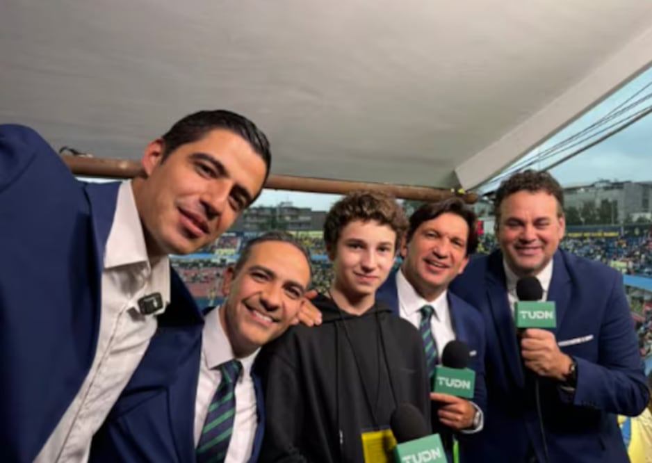 David Faitelson compartió la foto de la transmisión del Clásico Capitalino con André Marín Jr