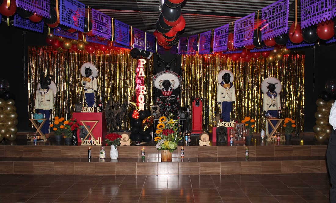 Negro, rojo y mariachi: así es la capilla Angelito Negro 666 en Pachuca | Facebook: Angelito Negro 666