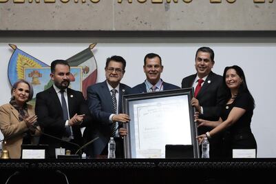 Premian al artista hidalguense Armando Peñafiel