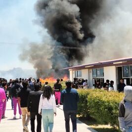 Evacúan la UPP por incendio forestal en Zempoala