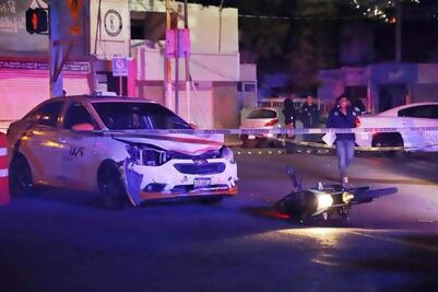 Tras choque con taxi, motociclista fallece