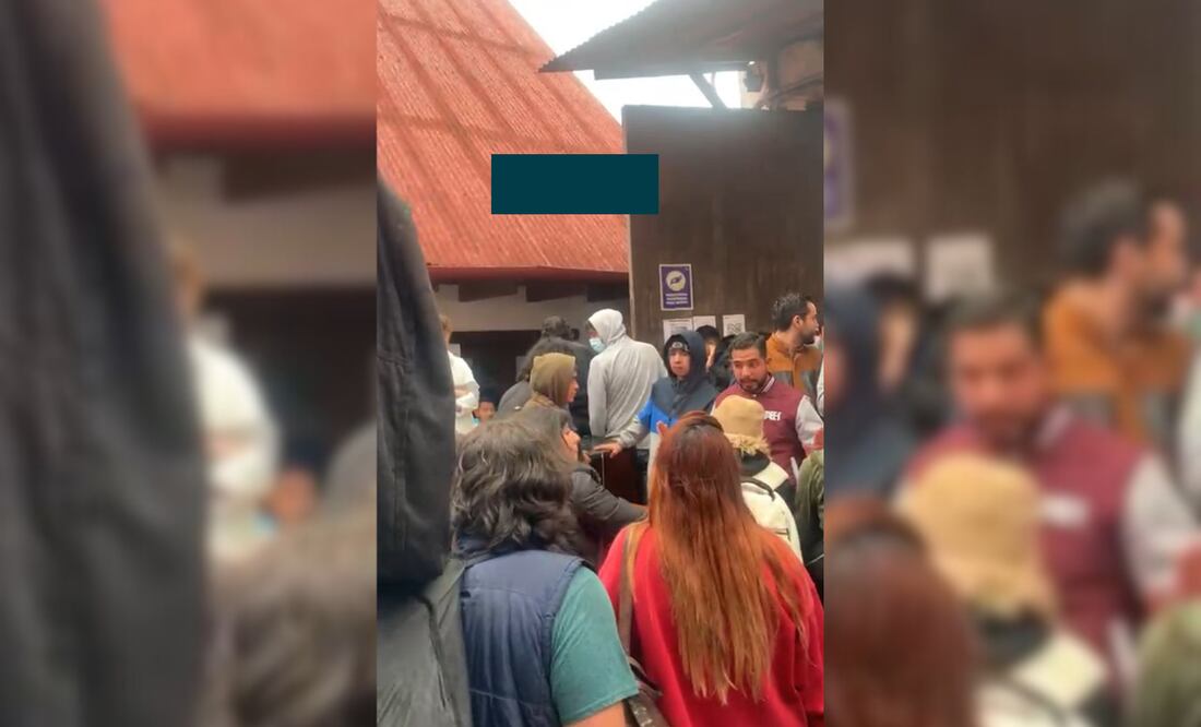 Los alumnos del instituto de artes de la UAEH expresaron su inconformidad con el nombramiento de la nueva directora  Foto: Giovanny Flores