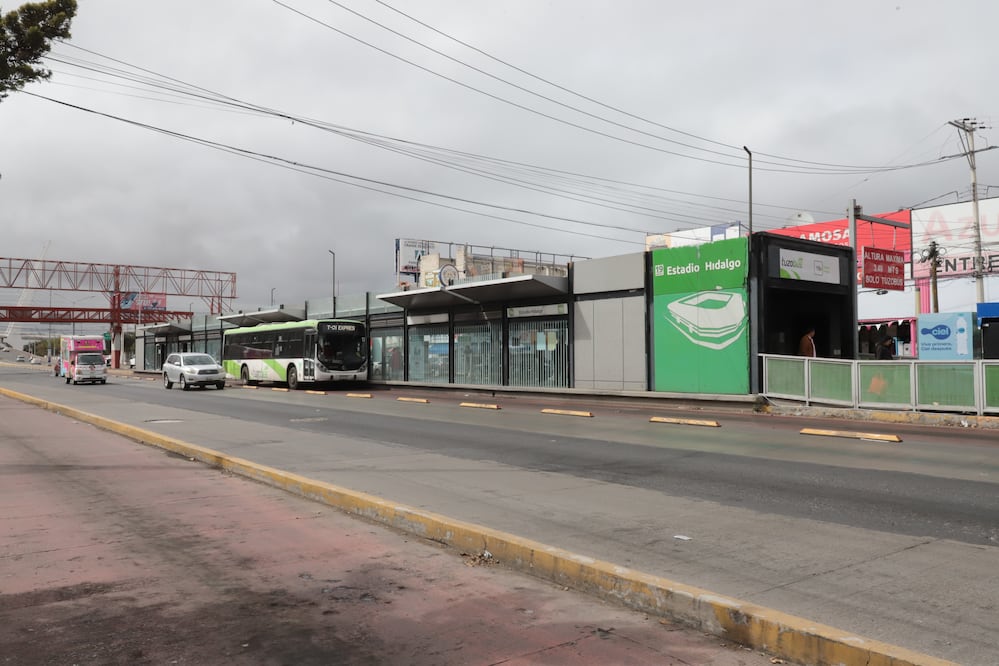 Este lunes iniciará la operación de 80 nuevos autobuses para las estaciones troncales del Sistema Tuzobús | Foto: Luis Soriano