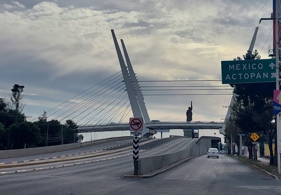 Las autoridades contemplan un estudio de movilidad al puente atirantado para mitigar la problemática de vial y peatonal | Foto: Lorena Rosas