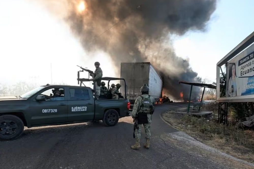 Bloqueos y quema de vehículos en Michoacán y Jalisco. Foto: Alerta Michoacán