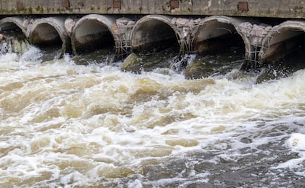 Constructora daña línea de agua potable en Tulancingo y es sancionada