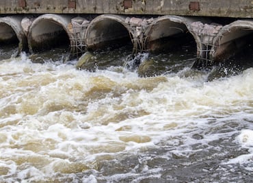 Constructora daña línea de agua potable en Tulancingo y es sancionada