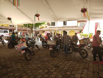 Regularizan a moto mandados en Huejutla con permisos y placas de identificación