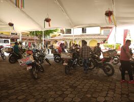 Regularizan a moto mandados en Huejutla con permisos y placas de identificación